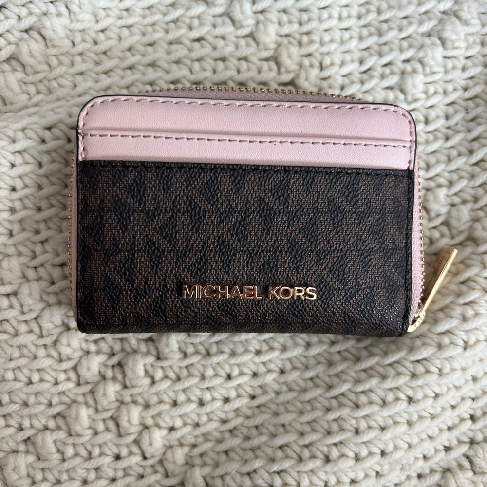 Unique small Michael kors logo wallet